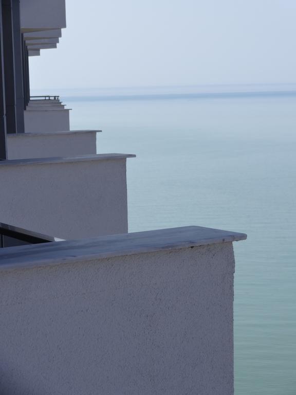 Apartment On Khimshiashvili Batumi Exterior photo