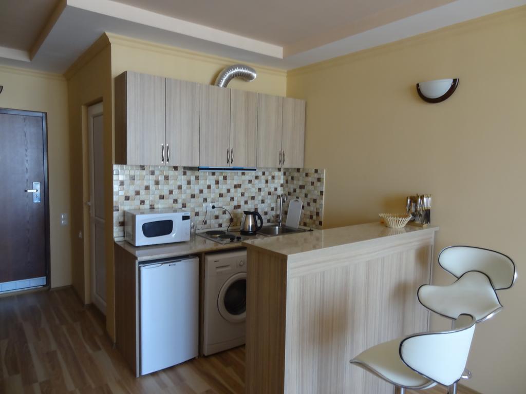 Apartment On Khimshiashvili Batumi Exterior photo