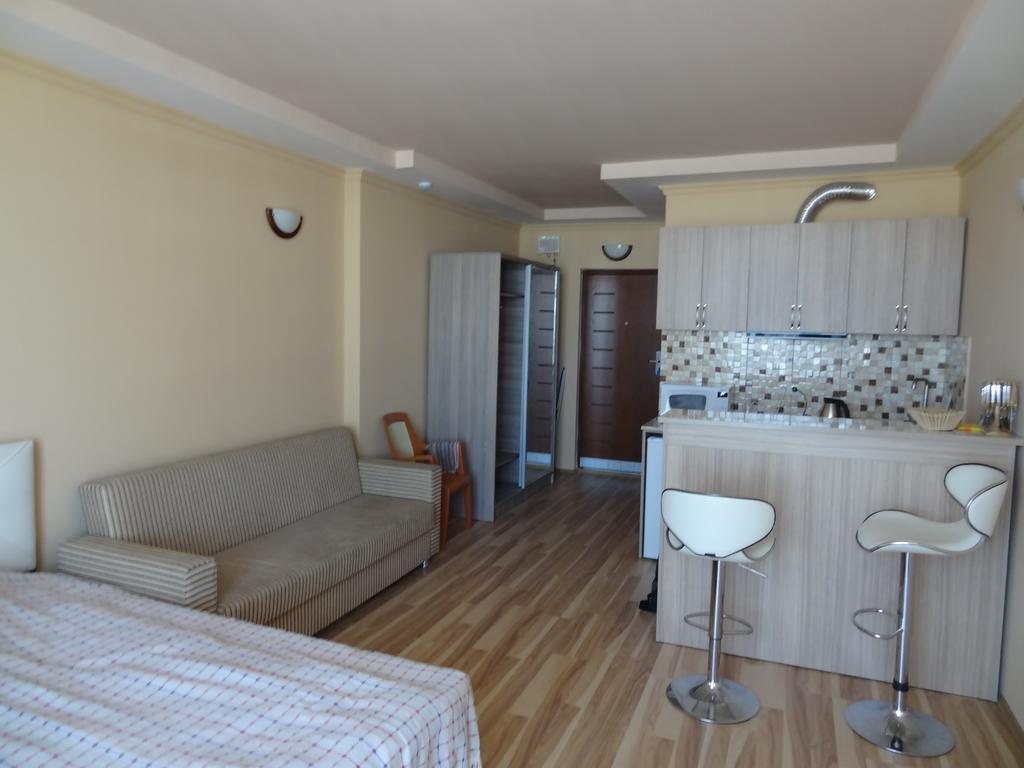 Apartment On Khimshiashvili Batumi Exterior photo