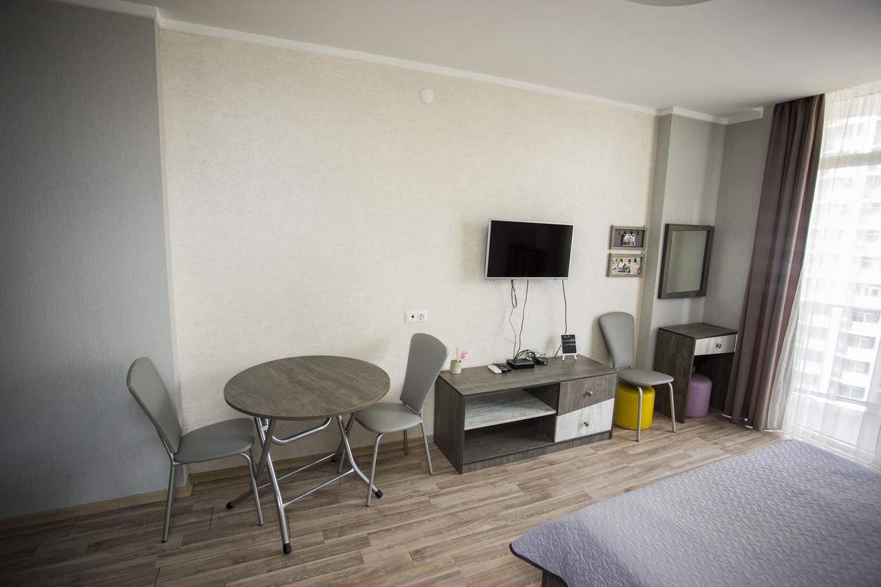 Apartment On Khimshiashvili Batumi Exterior photo