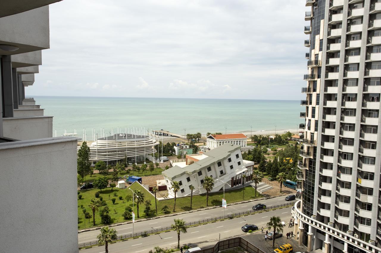 Apartment On Khimshiashvili Batumi Exterior photo